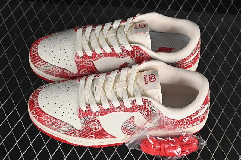 All categories Nk SB Dunk Series Nk SB Dunk Low High-end customized low-top sneakers Nike SB Dunk Low Gucci co-branded Gray and red denim Anniversary high-end customized low-top casual sneakers SC9207-417
